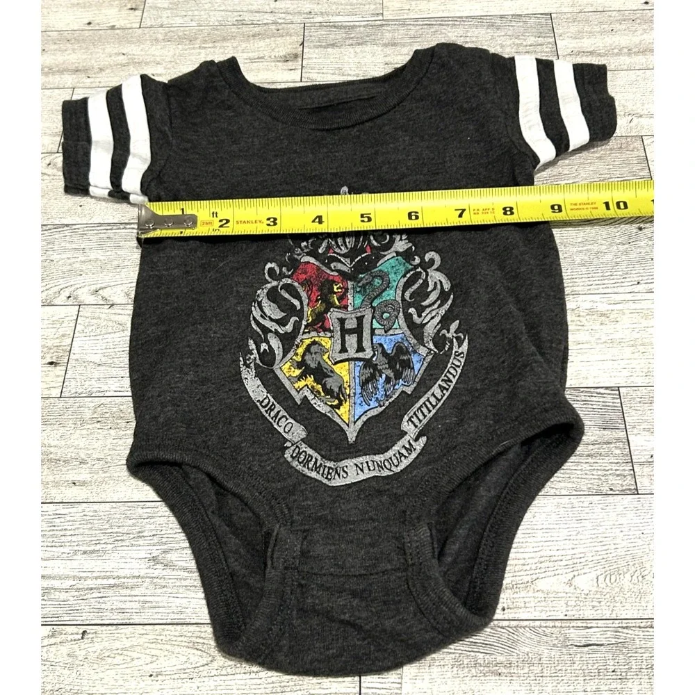 Universal Studios Wizarding World Hogwarts Crest Infant‎ Gray One Piece  6M